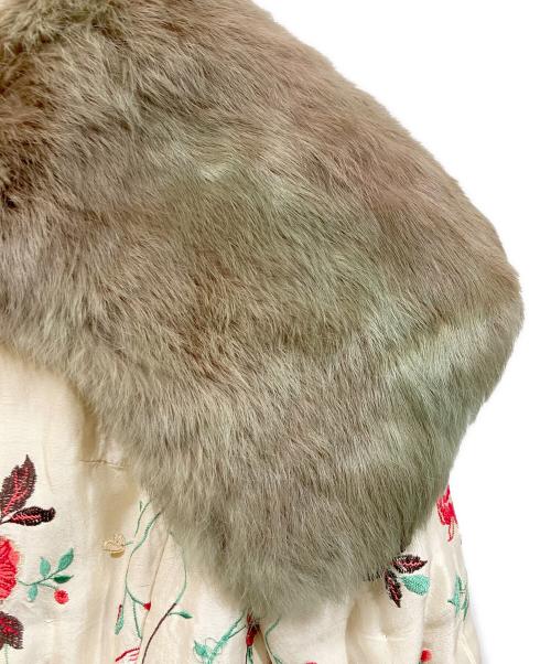 NOKO OHNO（ノコ オーノ）NOKO OHNO (ノコ オーノ) フラワー刺繍シルクコート ベージュ サイズ:40の古着・服飾アイテム