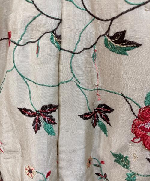 NOKO OHNO（ノコ オーノ）NOKO OHNO (ノコ オーノ) フラワー刺繍シルクコート ベージュ サイズ:40の古着・服飾アイテム