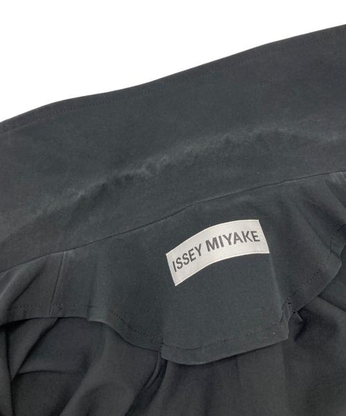 ISSEY MIYAKE（イッセイミヤケ）ISSEY MIYAKE (イッセイミヤケ) トレンチコート ブラック サイズ:SIZE 2の古着・服飾アイテム