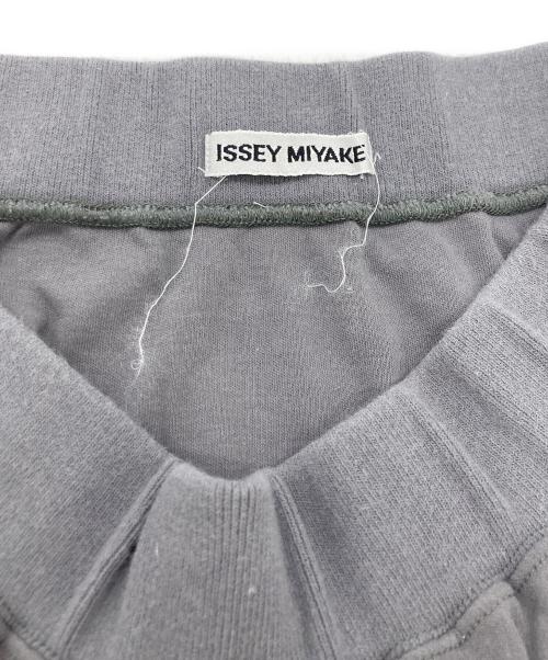 ISSEY MIYAKE（イッセイミヤケ）ISSEY MIYAKE (イッセイミヤケ) ハーフパンツ グレー サイズ:Ｍの古着・服飾アイテム