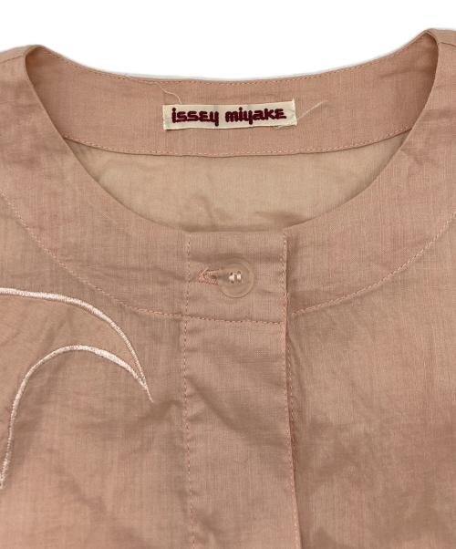 ISSEY MIYAKE（イッセイミヤケ）ISSEY MIYAKE (イッセイミヤケ) コットンリネンエンブロイダリーシャツ ピンク サイズ:SIZE 9の古着・服飾アイテム