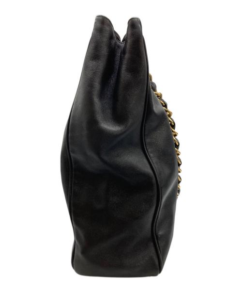 VALENTINO（ヴァレンティノ）VALENTINO (ヴァレンティノ) ロゴ型押しチェーンショルダーバッグ ブラックの古着・服飾アイテム