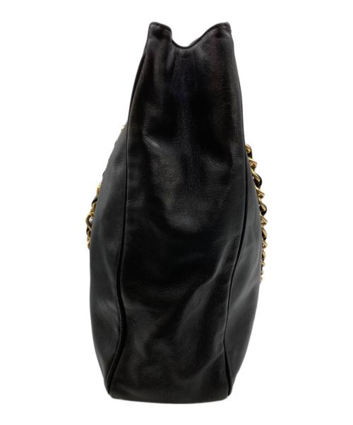 VALENTINO（ヴァレンティノ）VALENTINO (ヴァレンティノ) ロゴ型押しチェーンショルダーバッグ ブラックの古着・服飾アイテム
