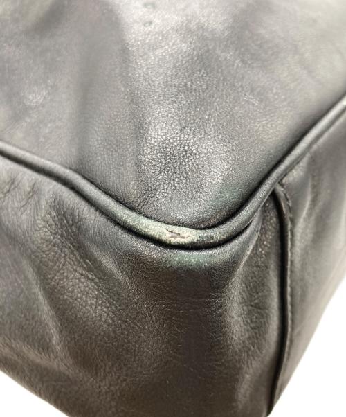 VALENTINO（ヴァレンティノ）VALENTINO (ヴァレンティノ) ロゴ型押しチェーンショルダーバッグ ブラックの古着・服飾アイテム