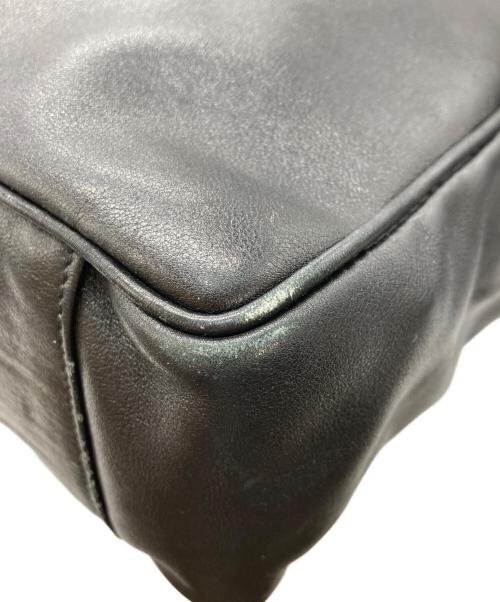 VALENTINO（ヴァレンティノ）VALENTINO (ヴァレンティノ) ロゴ型押しチェーンショルダーバッグ ブラックの古着・服飾アイテム