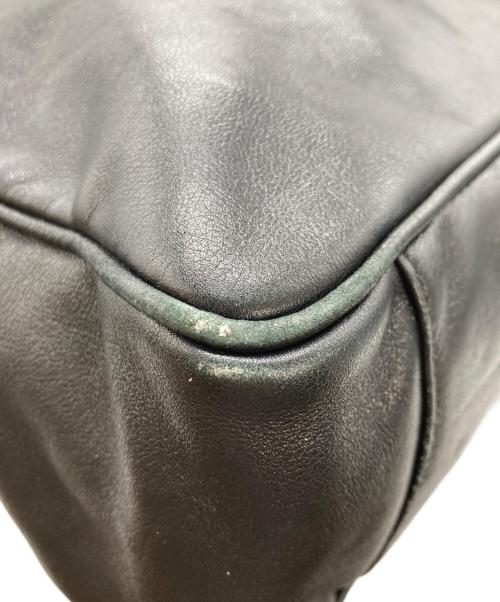 VALENTINO（ヴァレンティノ）VALENTINO (ヴァレンティノ) ロゴ型押しチェーンショルダーバッグ ブラックの古着・服飾アイテム