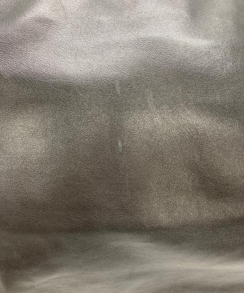 VALENTINO（ヴァレンティノ）VALENTINO (ヴァレンティノ) ロゴ型押しチェーンショルダーバッグ ブラックの古着・服飾アイテム