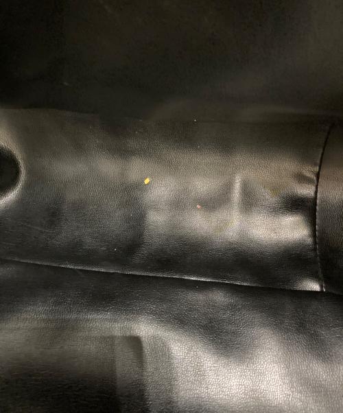 VALENTINO（ヴァレンティノ）VALENTINO (ヴァレンティノ) ロゴ型押しチェーンショルダーバッグ ブラックの古着・服飾アイテム