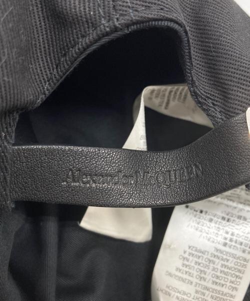 ALEXANDER McQUEEN（アレキサンダーマックイーン）ALEXANDER McQUEEN (アレキサンダーマックイーン) サイドロゴ ベースボールキャップ ブラック サイズ:SIZE Mの古着・服飾アイテム