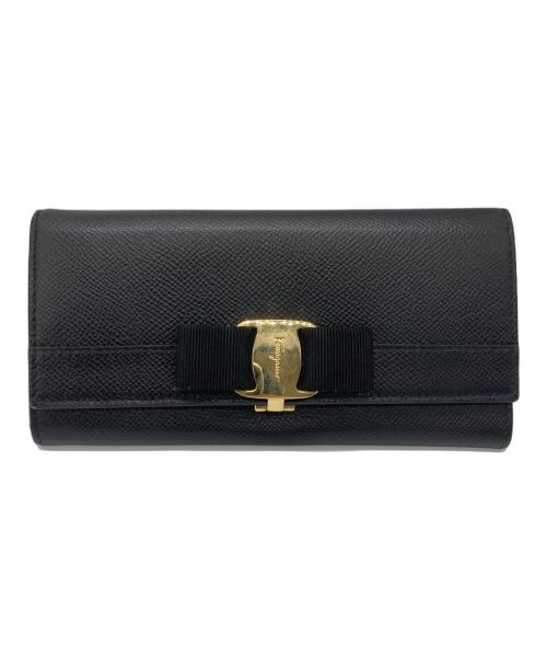 Salvatore Ferragamo（サルヴァトーレ フェラガモ）Salvatore Ferragamo (サルヴァトーレ フェラガモ) ヴェラリボン長財布 ブラックの古着・服飾アイテム