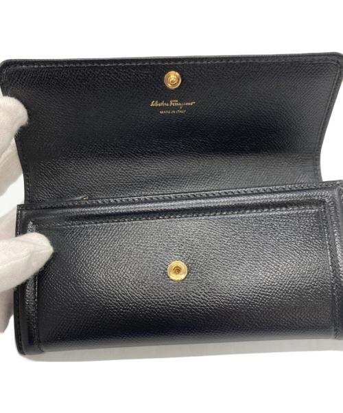 Salvatore Ferragamo（サルヴァトーレ フェラガモ）Salvatore Ferragamo (サルヴァトーレ フェラガモ) ヴェラリボン長財布 ブラックの古着・服飾アイテム