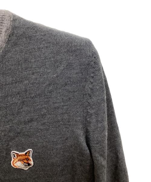 maison kitsune（メゾンキツネ）MAISON KITSUNE (メゾンキツネ) FOX HEAD PATCH ウール ニット グレー サイズ:SIZE XSの古着・服飾アイテム