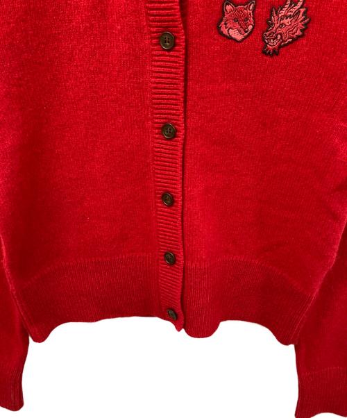 maison kitsune（メゾンキツネ）MAISON KITSUNE (メゾンキツネ) ダブル パッチ フォックス ＆ ドラゴン カーディガン レッド サイズ:	SIZE XSの古着・服飾アイテム