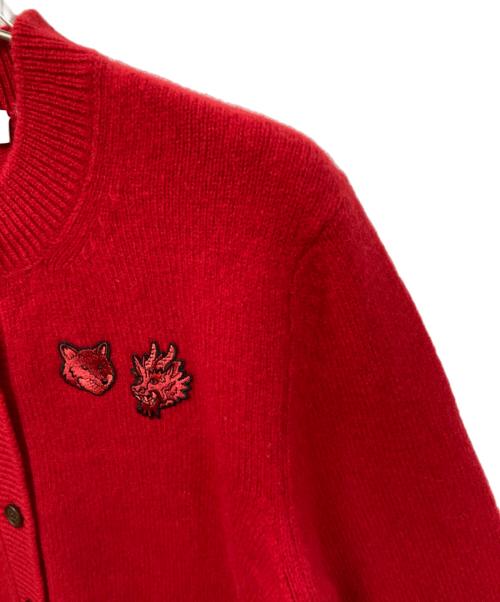 maison kitsune（メゾンキツネ）MAISON KITSUNE (メゾンキツネ) ダブル パッチ フォックス ＆ ドラゴン カーディガン レッド サイズ:	SIZE XSの古着・服飾アイテム