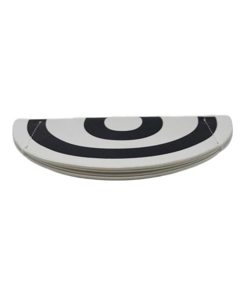 MM6 Maison Margiela（エムエムシックスメゾンマルジェラ）MM6 Maison Margiela (エムエムシックスメゾンマルジェラ) レザーカードケース ホワイト×ブラックの古着・服飾アイテム