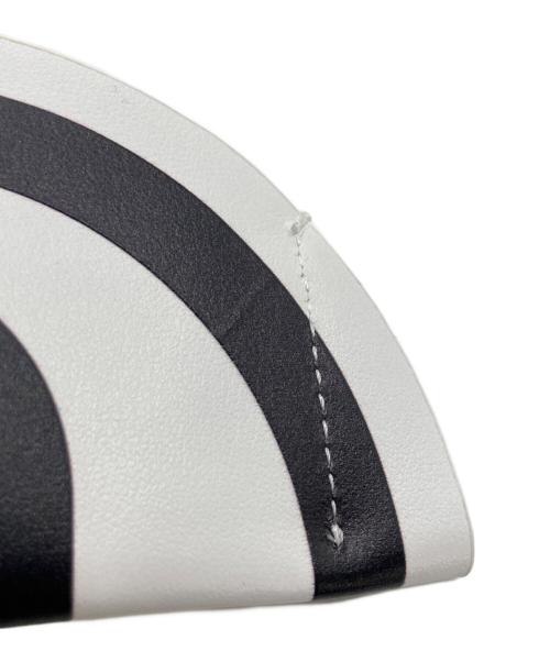 MM6 Maison Margiela（エムエムシックスメゾンマルジェラ）MM6 Maison Margiela (エムエムシックスメゾンマルジェラ) レザーカードケース ホワイト×ブラックの古着・服飾アイテム