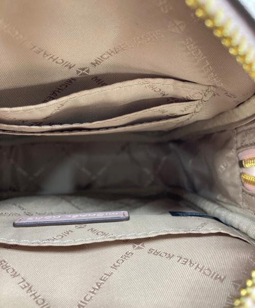 MICHAEL KORS（マイケル・コース）MICHAEL KORS (マイケル・コース) Jet Set Travel Medium Signature Logo Crossbody Bag ピンクの古着・服飾アイテム