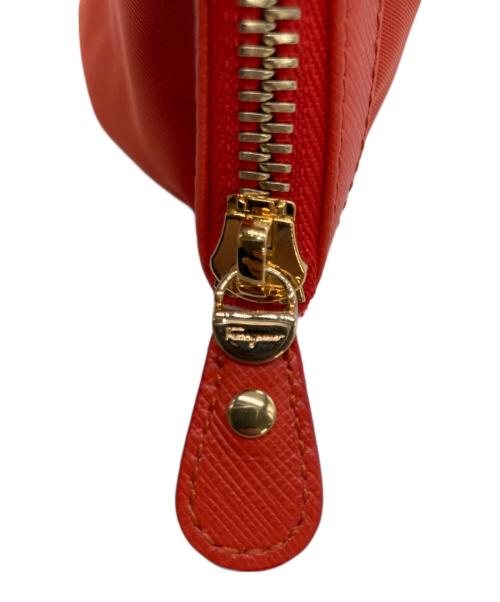 Salvatore Ferragamo（サルヴァトーレ フェラガモ）Salvatore Ferragamo (サルヴァトーレ フェラガモ) ヴァラリボンポーチ レッドの古着・服飾アイテム