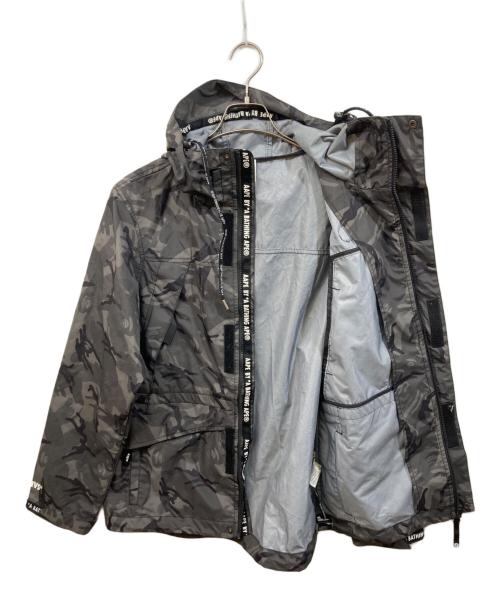 Aape BY A BATHING APE（エーエイプ バイ アベイシングエイプ）AAPE BY A BATHING APE (エーエイプ バイ アベイシングエイプ) カモフラマウンテンパーカー グレー サイズ:	SIZE Mの古着・服飾アイテム