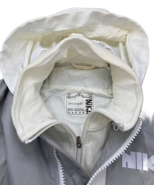 NIKE（ナイキ）NIKE (ナイキ) sacai (サカイ) NRG LAYERED JKT ホワイト サイズ:SIZE XLの古着・服飾アイテム