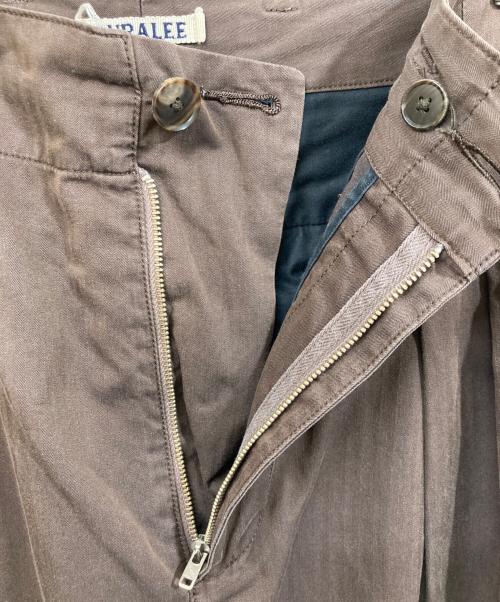 AURALEE（オーラリー）AURALEE (オーラリー) WASHED FINX HERRINGBONE SLACKS ブラウン サイズ:	SIZE 3の古着・服飾アイテム