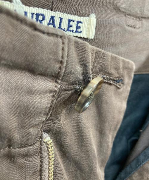 AURALEE（オーラリー）AURALEE (オーラリー) WASHED FINX HERRINGBONE SLACKS ブラウン サイズ:	SIZE 3の古着・服飾アイテム