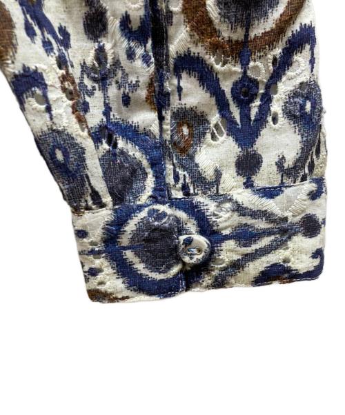 PERIOD FEATURES（ピリオドフューチャーズ）PERIOD FEATURES (ピリオドフューチャーズ) Machine cut work Digital Print Long shirts Blue サイズ:サイズ表記無しの古着・服飾アイテム