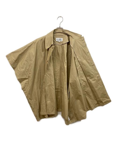 MM6 Maison Margiela（エムエムシックスメゾンマルジェラ）MM6 Maison Margiela (エムエムシックスメゾンマルジェラ) ロゴポンチョ ベージュ サイズ:SIZE 12Yの古着・服飾アイテム