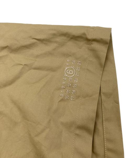 MM6 Maison Margiela（エムエムシックスメゾンマルジェラ）MM6 Maison Margiela (エムエムシックスメゾンマルジェラ) ロゴポンチョ ベージュ サイズ:SIZE 12Yの古着・服飾アイテム