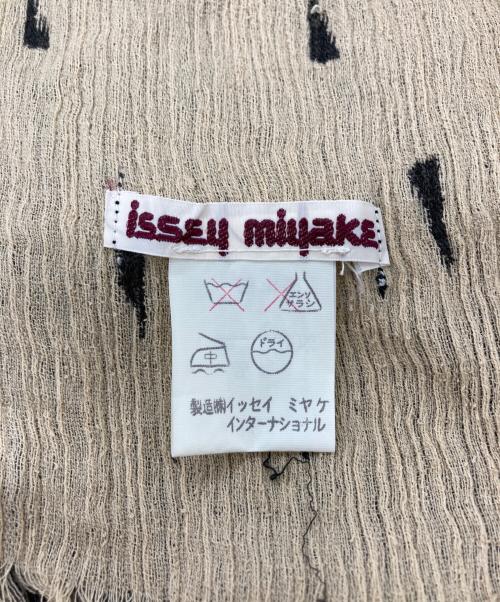 ISSEY MIYAKE（イッセイミヤケ）ISSEY MIYAKE (イッセイミヤケ) ストール ベージュの古着・服飾アイテム