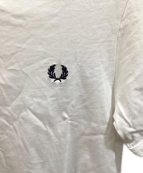FRED PERRY（フレッドペリー）FRED PERRY (フレッドペリー) Tシャツ ホワイト サイズ:Sの古着・服飾アイテム
