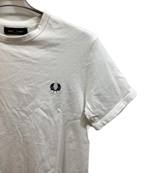 FRED PERRY（フレッドペリー）FRED PERRY (フレッドペリー) Tシャツ ホワイト サイズ:Sの古着・服飾アイテム