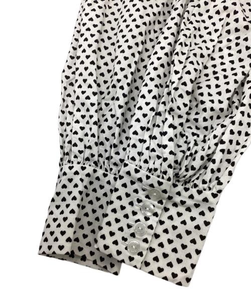 To b. by agnes b.（トゥービー バイ アニエスベー）To b. by agnes b. (トゥービー バイ アニエスベー) CHEMISE ハートプリントブラウス ホワイト サイズ:	SIZE 36の古着・服飾アイテム