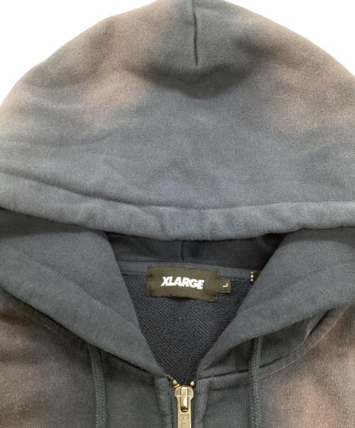 X-LARGE（エクストララージ）X-LARGE (エクストララージ) DISCHARGE PRINTED OG ZIP HOODED SWEATSHIRT ネイビー サイズ:Lの古着・服飾アイテム