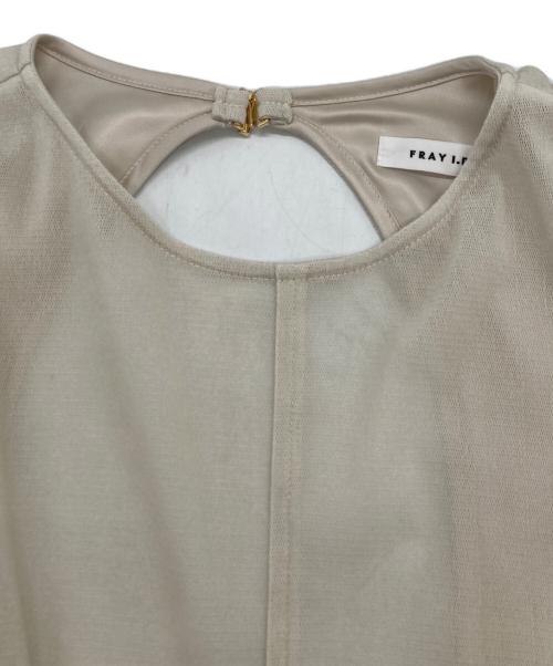 FRAY ID（フレイ アイディー）FRAY ID (フレイ アイディー) バックオープンフロッキーチュールワンピース ベージュ サイズ:1の古着・服飾アイテム