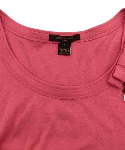 LOUIS VUITTON（ルイ ヴィトン）LOUIS VUITTON (ルイ ヴィトン) チャーム付Tシャツ ピンク サイズ:SIZE Sの古着・服飾アイテム