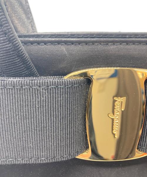Salvatore Ferragamo（サルヴァトーレ フェラガモ）Salvatore Ferragamo (サルヴァトーレ フェラガモ) ヌバックヴァラリボンハンドバッグ ブラックの古着・服飾アイテム