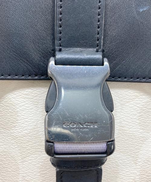 COACH（コーチ）COACH (コーチ) トラックパック シグネチャー ホワイトの古着・服飾アイテム
