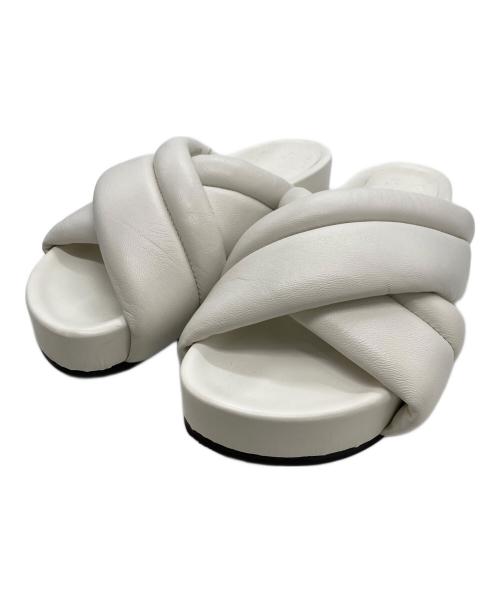 pierre cardin（ピエール・カルダン）pierre cardin (ピエール・カルダン) FRAY ID (フレイ アイディー) パデッドクロスステッチサンダル ホワイト サイズ:38の古着・服飾アイテム
