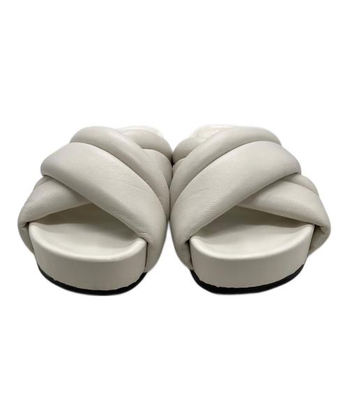 pierre cardin（ピエール・カルダン）pierre cardin (ピエール・カルダン) FRAY ID (フレイ アイディー) パデッドクロスステッチサンダル ホワイト サイズ:38の古着・服飾アイテム