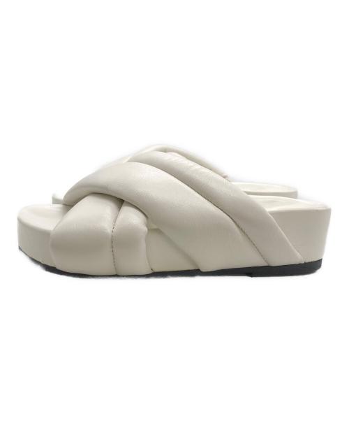 pierre cardin（ピエール・カルダン）pierre cardin (ピエール・カルダン) FRAY ID (フレイ アイディー) パデッドクロスステッチサンダル ホワイト サイズ:38の古着・服飾アイテム