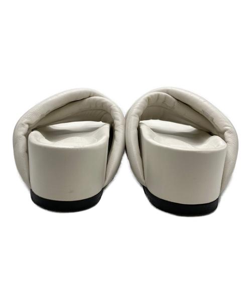 pierre cardin（ピエール・カルダン）pierre cardin (ピエール・カルダン) FRAY ID (フレイ アイディー) パデッドクロスステッチサンダル ホワイト サイズ:38の古着・服飾アイテム