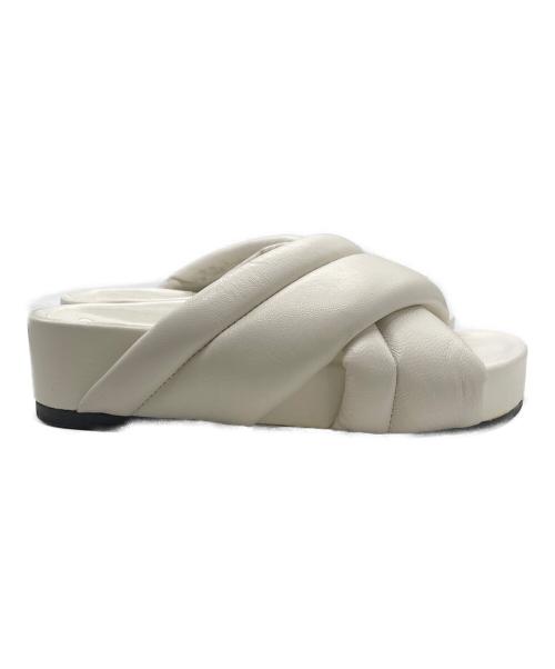 pierre cardin（ピエール・カルダン）pierre cardin (ピエール・カルダン) FRAY ID (フレイ アイディー) パデッドクロスステッチサンダル ホワイト サイズ:38の古着・服飾アイテム