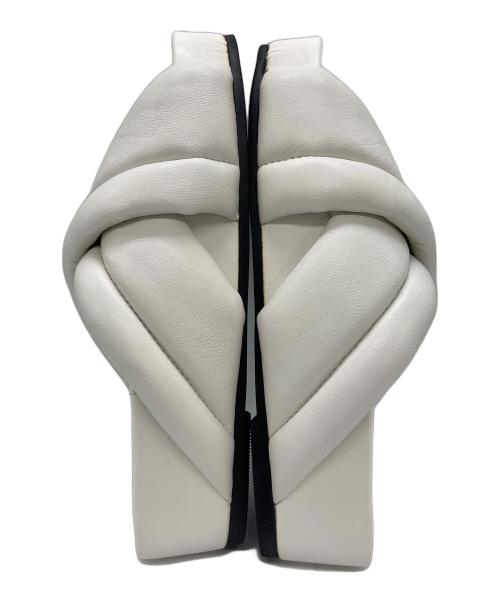 pierre cardin（ピエール・カルダン）pierre cardin (ピエール・カルダン) FRAY ID (フレイ アイディー) パデッドクロスステッチサンダル ホワイト サイズ:38の古着・服飾アイテム