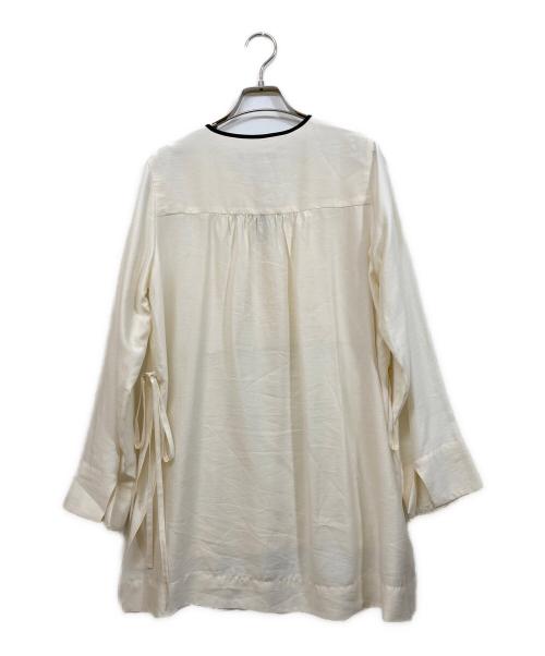 THE CLASSE（ザ・クラス）THE CLASSE (ザ・クラス) シルキードレープ・パイピングブラウス ベージュ サイズ:9の古着・服飾アイテム