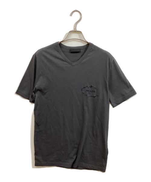 PRADA（プラダ）PRADA (プラダ) ロゴ刺繍 VネックTシャツ グレー サイズ:	SIZE Mの古着・服飾アイテム