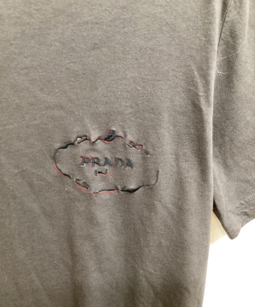 PRADA（プラダ）PRADA (プラダ) ロゴ刺繍 VネックTシャツ グレー サイズ:	SIZE Mの古着・服飾アイテム
