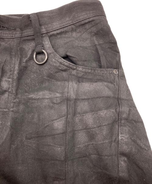 JULIUS（ユリウス）JULIUS (ユリウス) コーティングフレアーデニムパンツ ブラック サイズ:SIZE 2の古着・服飾アイテム