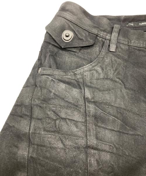 JULIUS（ユリウス）JULIUS (ユリウス) コーティングフレアーデニムパンツ ブラック サイズ:SIZE 2の古着・服飾アイテム