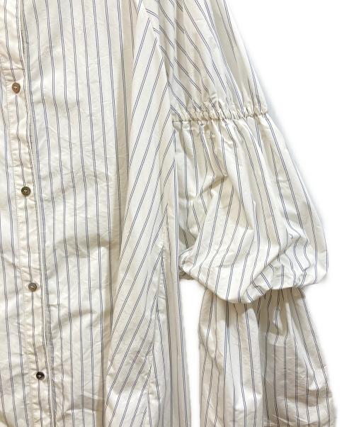 emmi（エミ）emmi (エミ) デザインスリーブシャツワンピース ホワイトの古着・服飾アイテム
